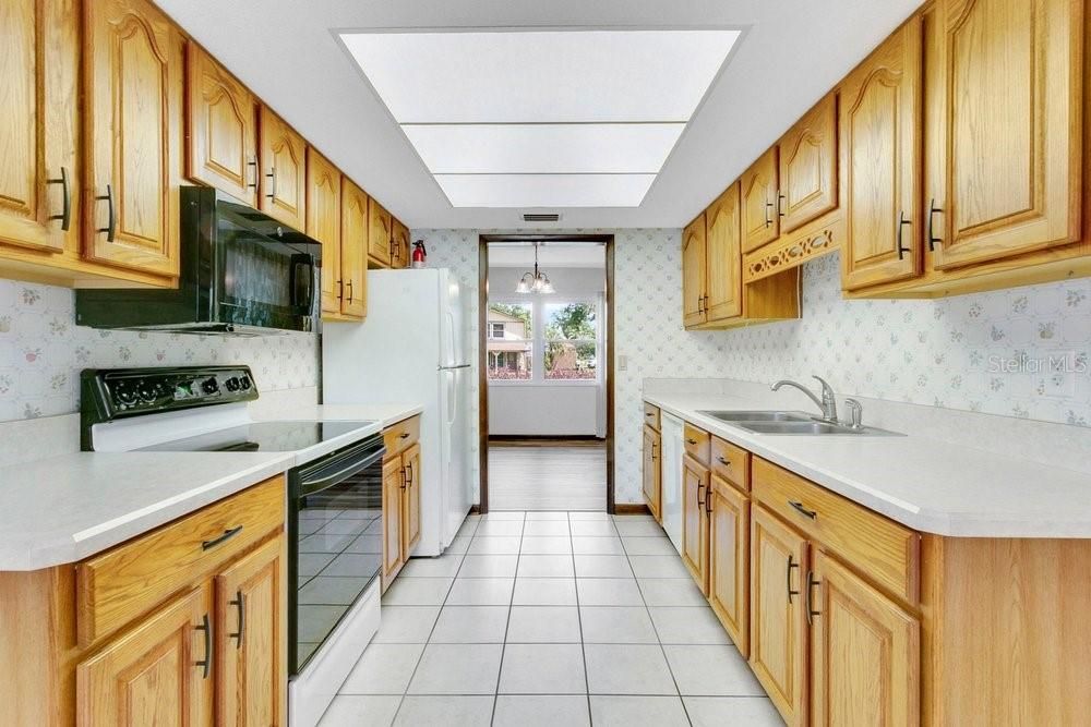Activo con contrato: $409,000 (3 camas, 2 baños, 1584 Pies cuadrados)