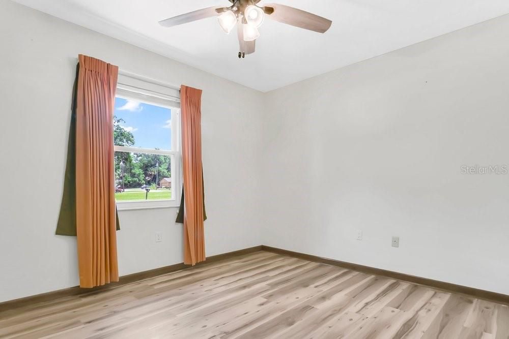Activo con contrato: $409,000 (3 camas, 2 baños, 1584 Pies cuadrados)