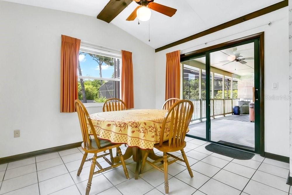 Activo con contrato: $409,000 (3 camas, 2 baños, 1584 Pies cuadrados)