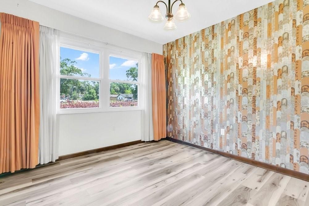 Activo con contrato: $409,000 (3 camas, 2 baños, 1584 Pies cuadrados)