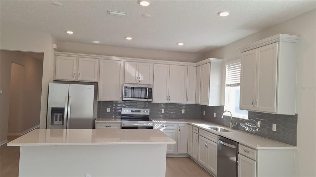 Active With Contract: $2,400 (4 beds, 2 baths, 1850 Square Feet)