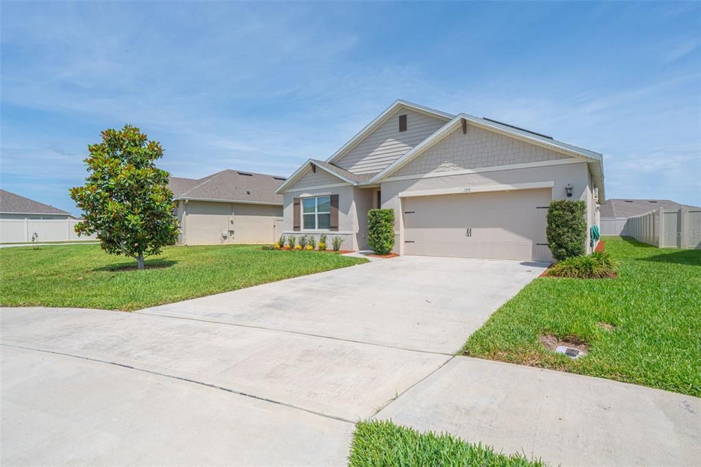 Active With Contract: $391,000 (4 beds, 2 baths, 1836 Square Feet)
