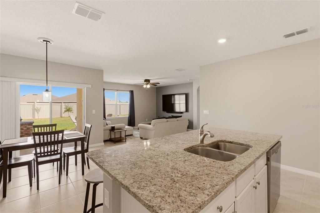 Active With Contract: $391,000 (4 beds, 2 baths, 1836 Square Feet)