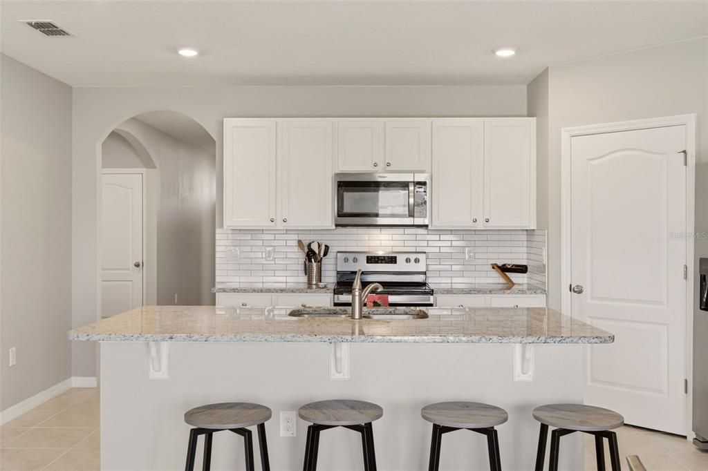 Active With Contract: $391,000 (4 beds, 2 baths, 1836 Square Feet)