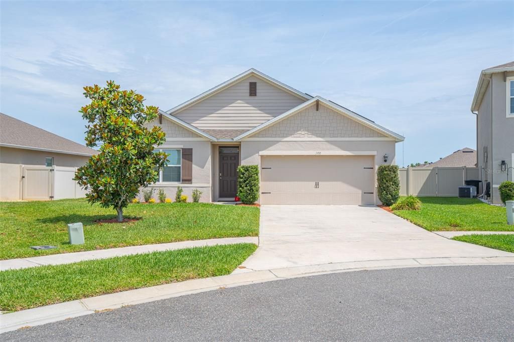 Active With Contract: $391,000 (4 beds, 2 baths, 1836 Square Feet)