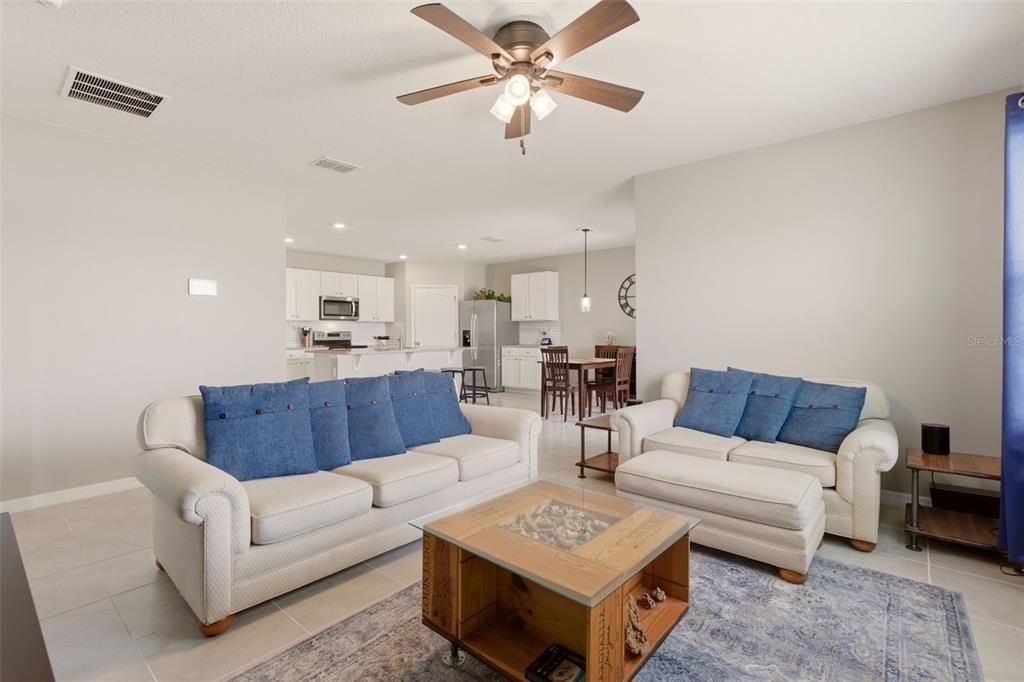Active With Contract: $391,000 (4 beds, 2 baths, 1836 Square Feet)