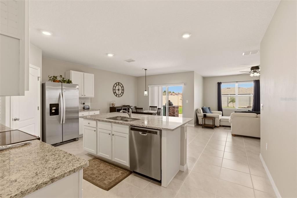 Active With Contract: $391,000 (4 beds, 2 baths, 1836 Square Feet)