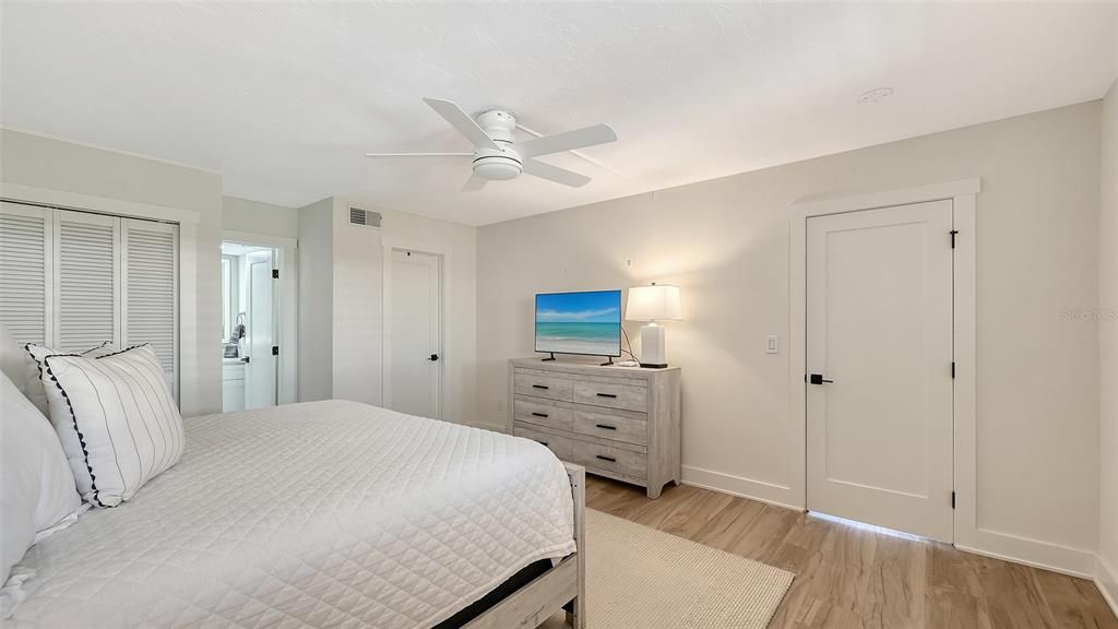 Active With Contract: $1,095,000 (3 beds, 3 baths, 2273 Square Feet)