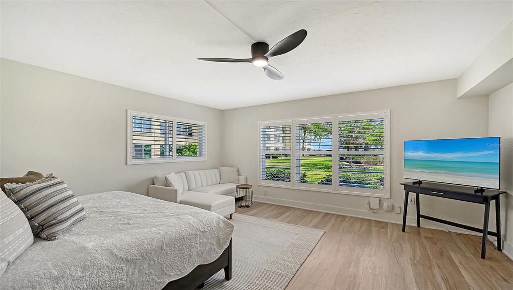 Active With Contract: $1,095,000 (3 beds, 3 baths, 2273 Square Feet)