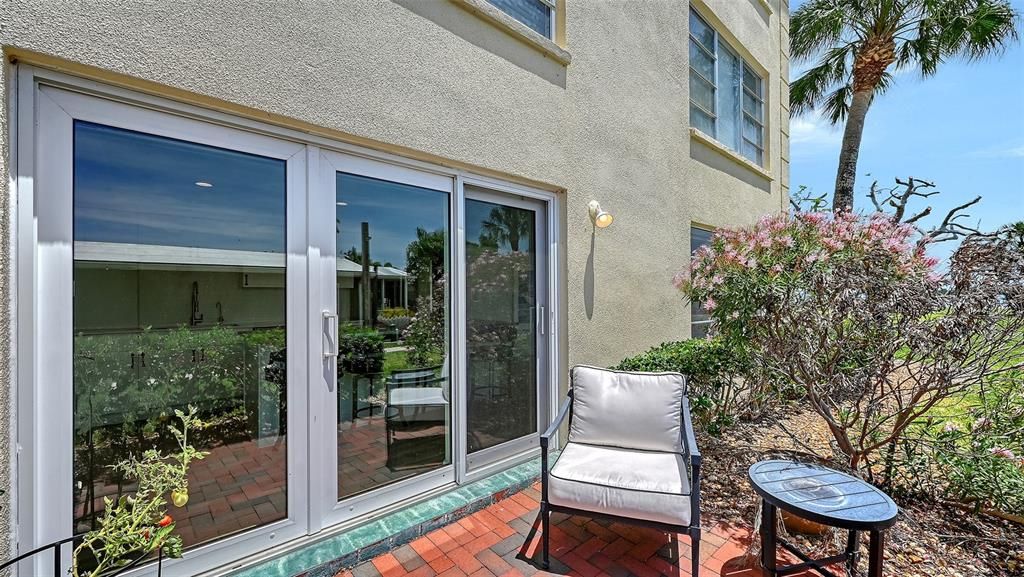 Active With Contract: $1,095,000 (3 beds, 3 baths, 2273 Square Feet)