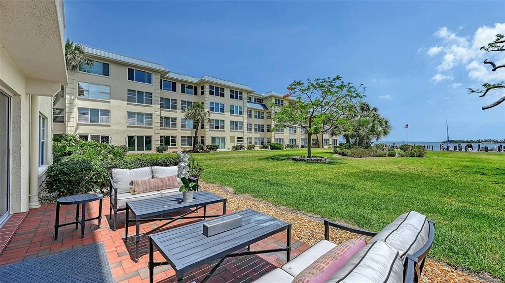 Active With Contract: $1,095,000 (3 beds, 3 baths, 2273 Square Feet)