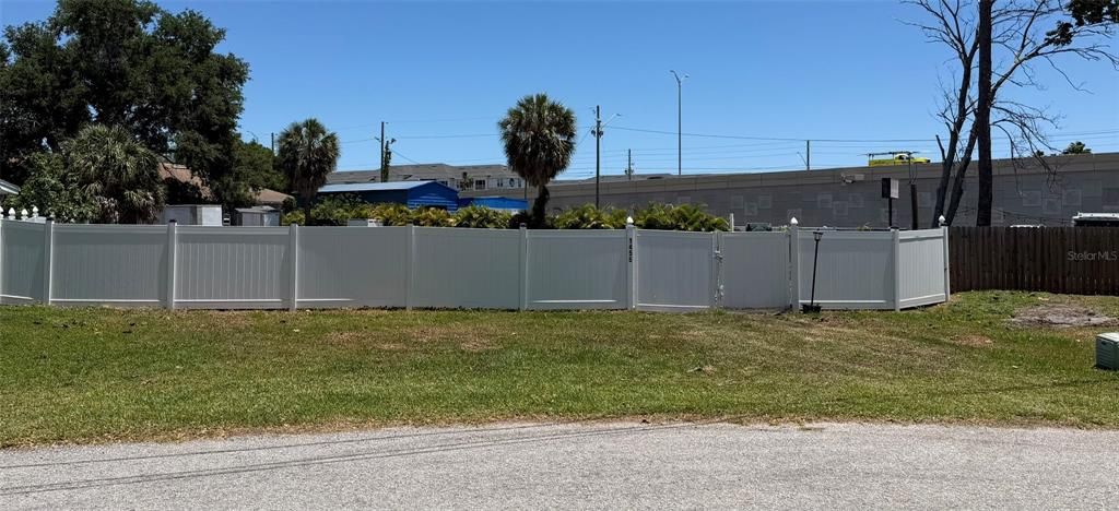 待售: $284,000 (0.31 acres)