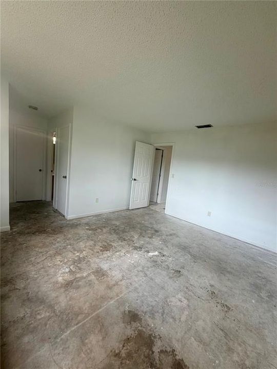 Active With Contract: $145,000 (3 beds, 2 baths, 1410 Square Feet)