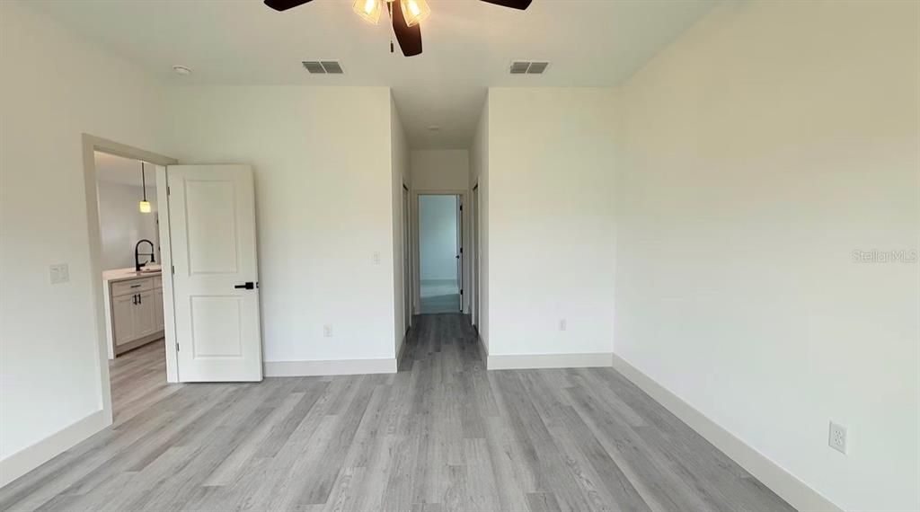 For Sale: $376,500 (4 beds, 2 baths, 1891 Square Feet)