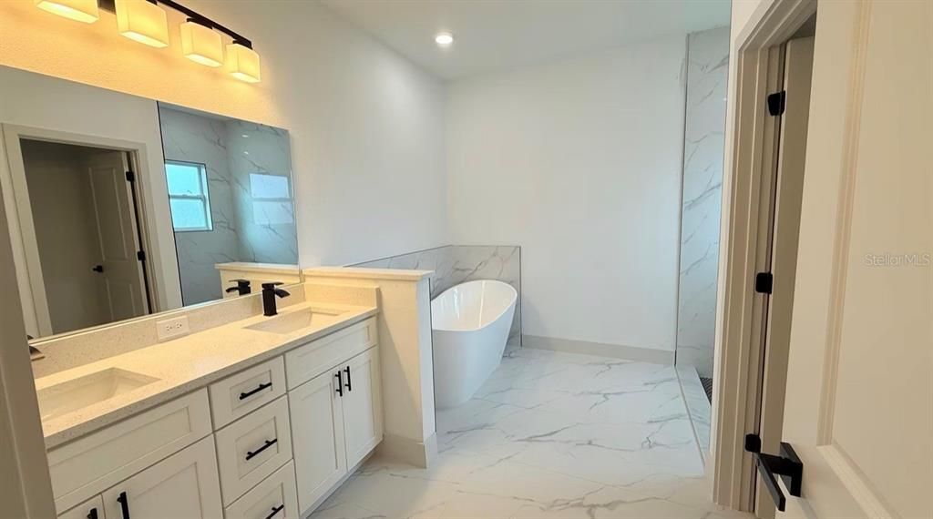 For Sale: $376,500 (4 beds, 2 baths, 1891 Square Feet)