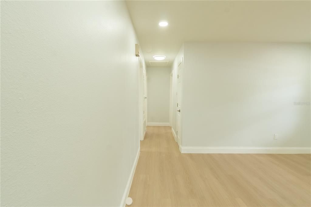 合同活跃: $365,999 (4 贝兹, 2 浴室, 1200 平方英尺)