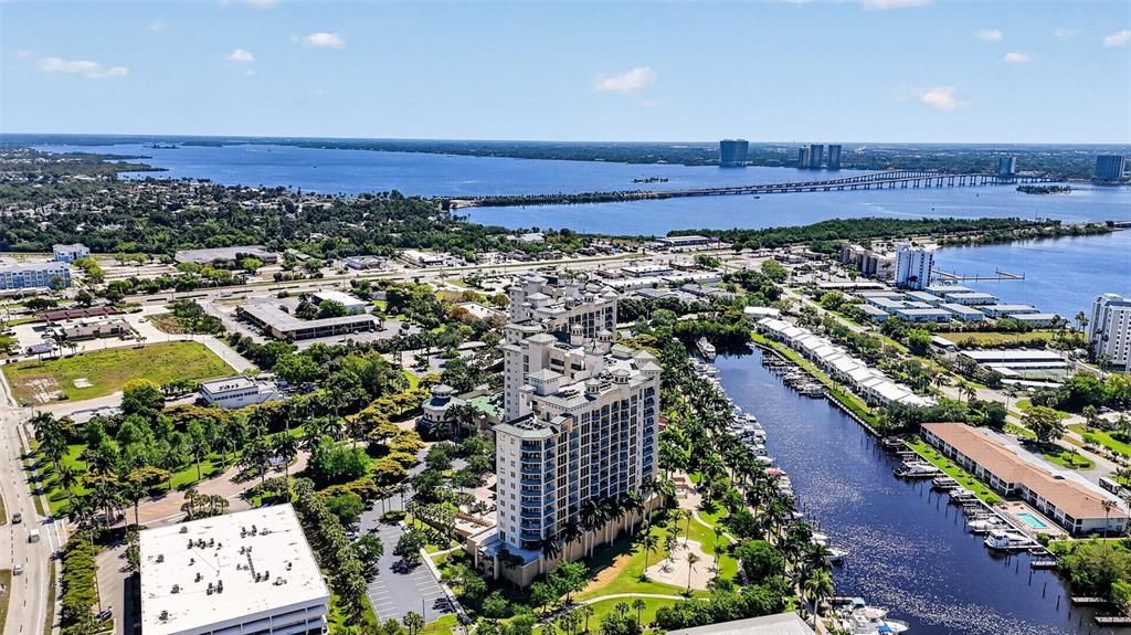 For Sale: $489,000 (2 beds, 2 baths, 1786 Square Feet)