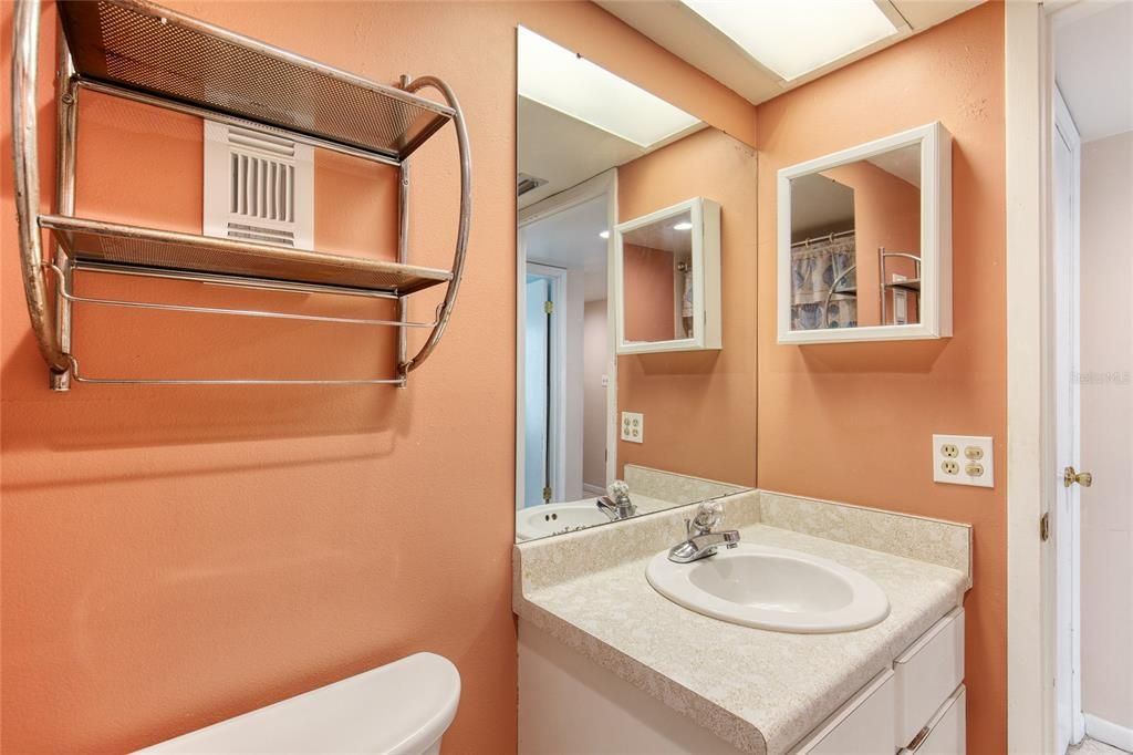 For Sale: $399,000 (2 beds, 2 baths, 1013 Square Feet)