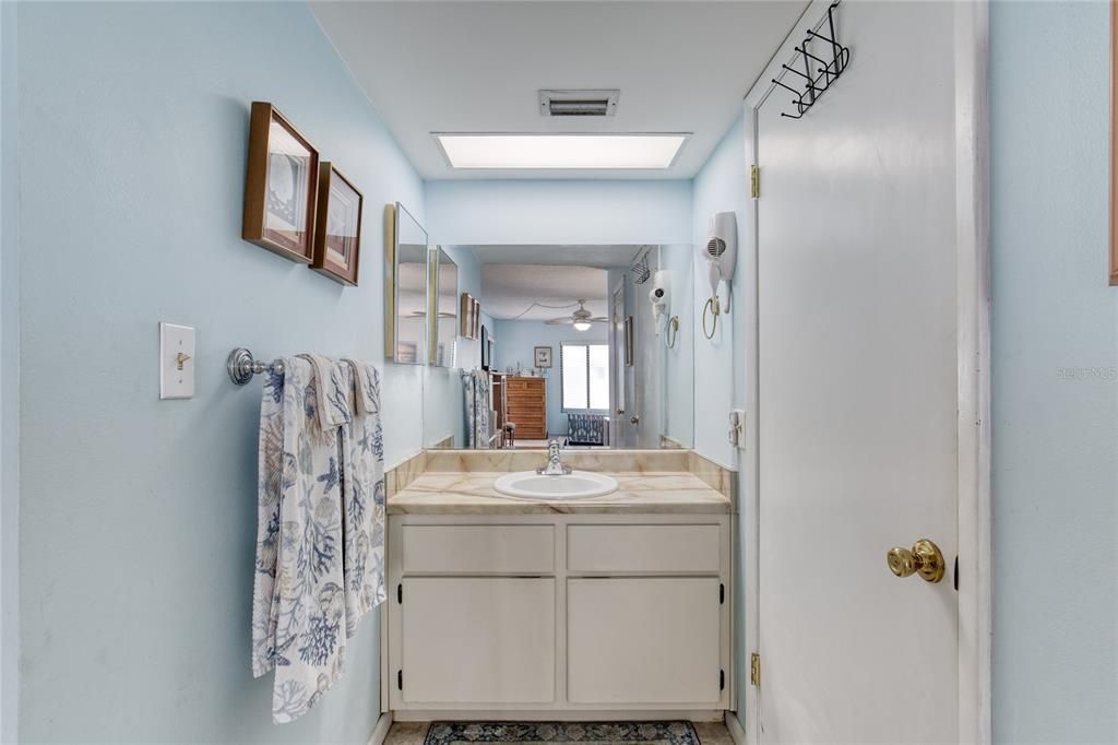 For Sale: $399,000 (2 beds, 2 baths, 1013 Square Feet)