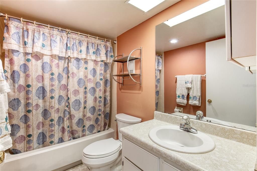 For Sale: $399,000 (2 beds, 2 baths, 1013 Square Feet)