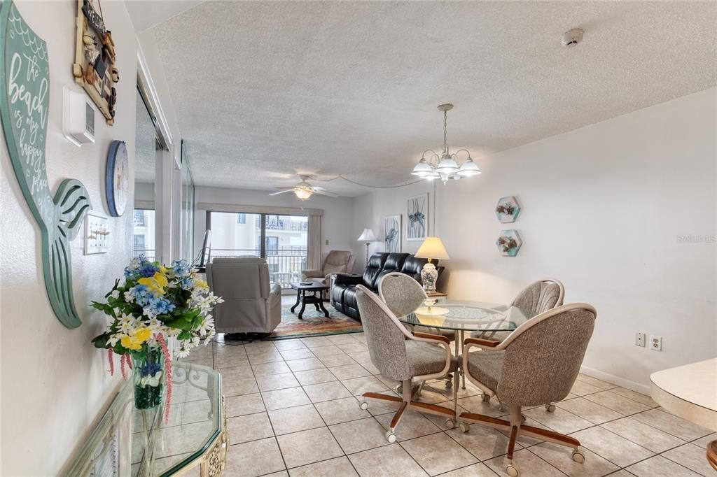 For Sale: $399,000 (2 beds, 2 baths, 1013 Square Feet)