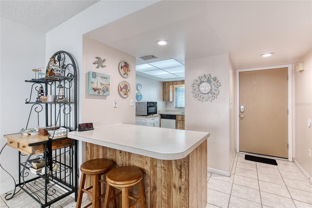 For Sale: $399,000 (2 beds, 2 baths, 1013 Square Feet)