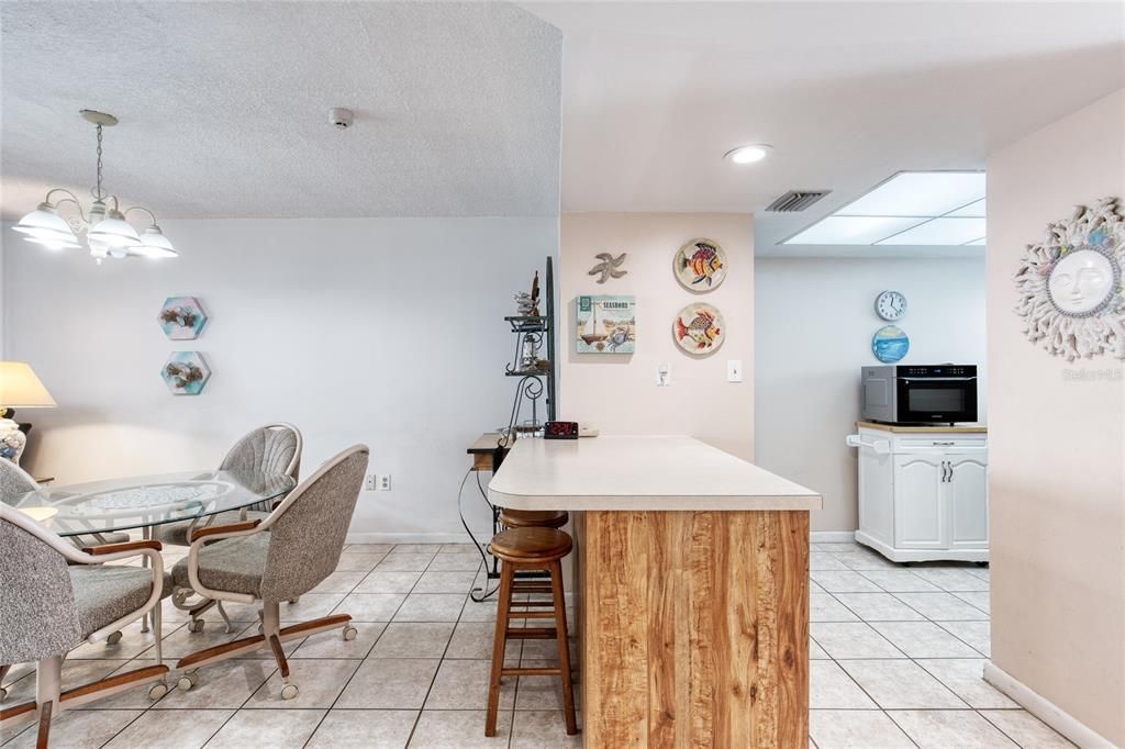 For Sale: $399,000 (2 beds, 2 baths, 1013 Square Feet)