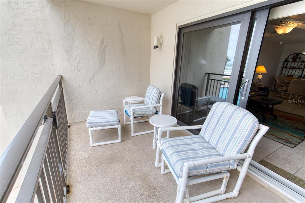 For Sale: $399,000 (2 beds, 2 baths, 1013 Square Feet)