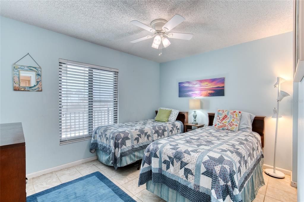 For Sale: $399,000 (2 beds, 2 baths, 1013 Square Feet)