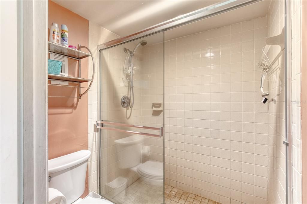 For Sale: $399,000 (2 beds, 2 baths, 1013 Square Feet)