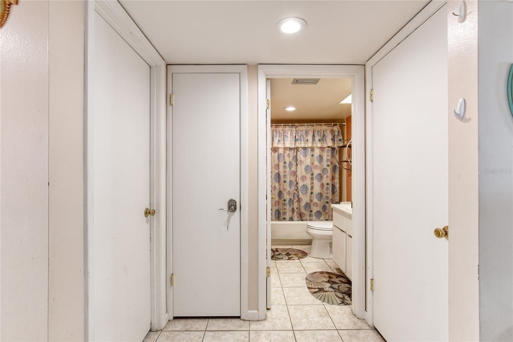 For Sale: $399,000 (2 beds, 2 baths, 1013 Square Feet)