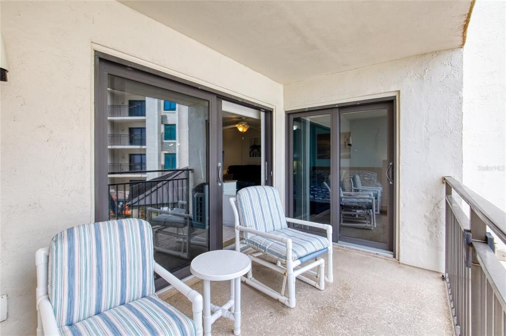 For Sale: $399,000 (2 beds, 2 baths, 1013 Square Feet)