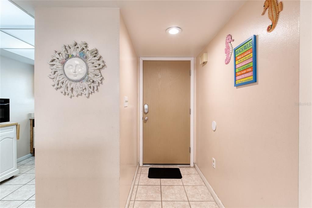 For Sale: $399,000 (2 beds, 2 baths, 1013 Square Feet)