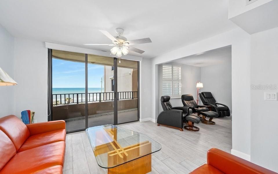 For Sale: $345,000 (2 beds, 2 baths, 1275 Square Feet)