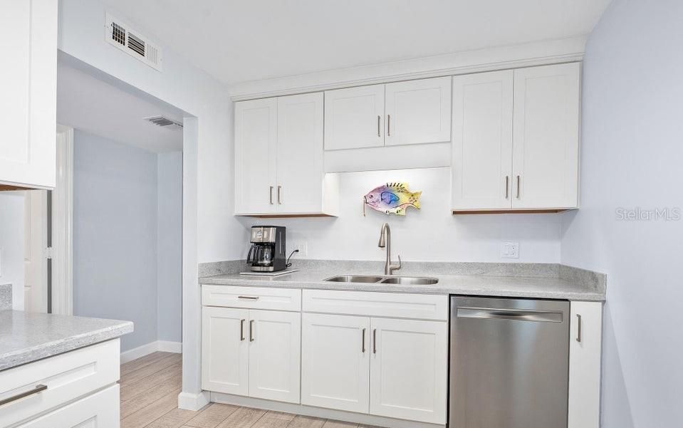 For Sale: $345,000 (2 beds, 2 baths, 1275 Square Feet)