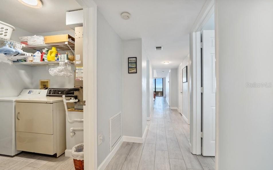 For Sale: $345,000 (2 beds, 2 baths, 1275 Square Feet)