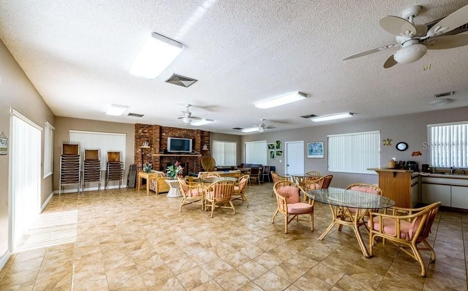 For Sale: $345,000 (2 beds, 2 baths, 1275 Square Feet)