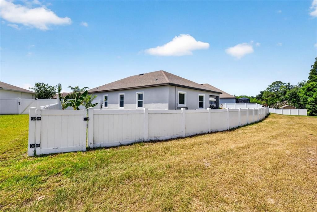 Activo con contrato: $430,000 (3 camas, 2 baños, 1978 Pies cuadrados)