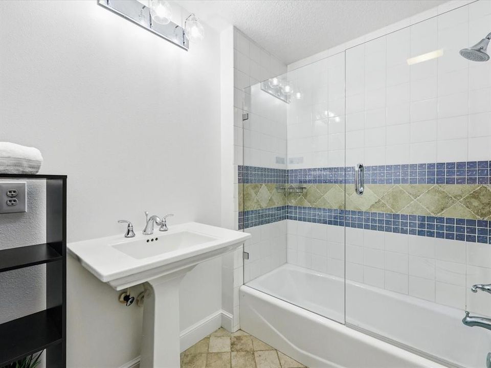En Venta: $1,295,000 (4 camas, 5 baños, 3971 Pies cuadrados)