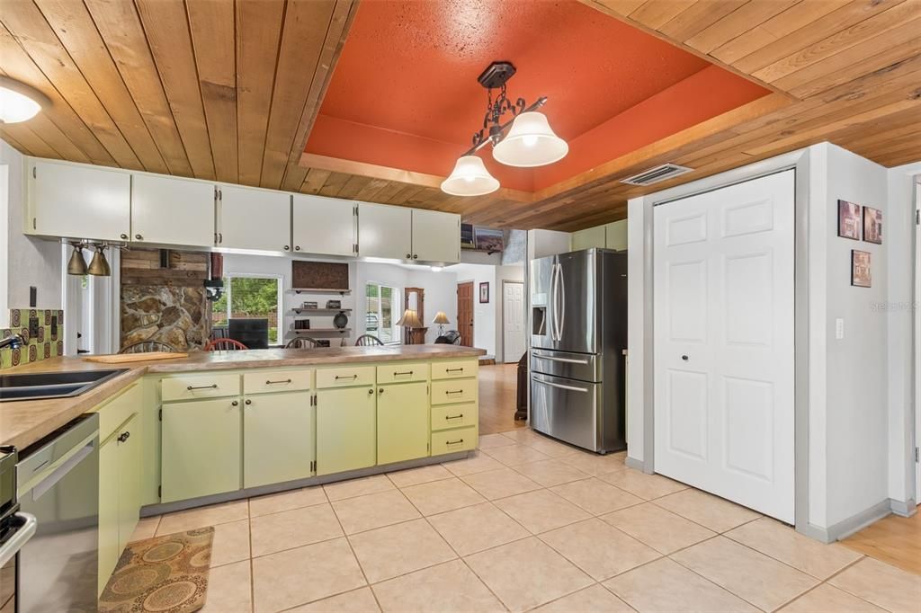 Active With Contract: $515,000 (3 beds, 2 baths, 1739 Square Feet)