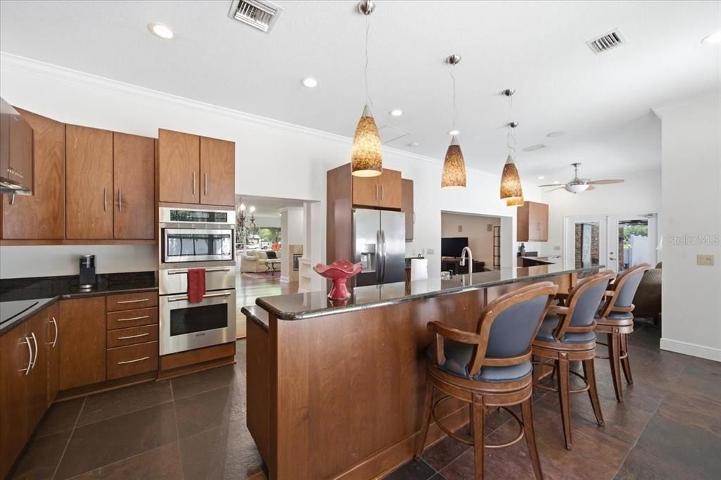 Activo con contrato: $850,000 (4 camas, 3 baños, 3081 Pies cuadrados)