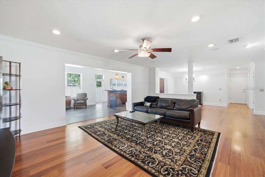 Activo con contrato: $850,000 (4 camas, 3 baños, 3081 Pies cuadrados)