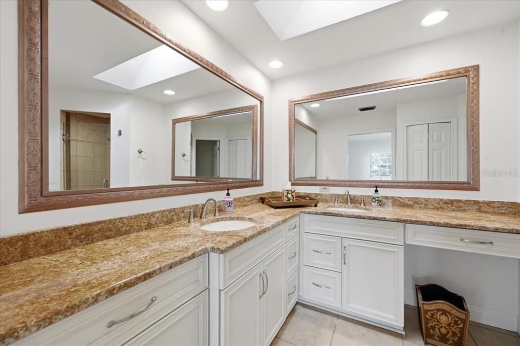 Activo con contrato: $850,000 (4 camas, 3 baños, 3081 Pies cuadrados)