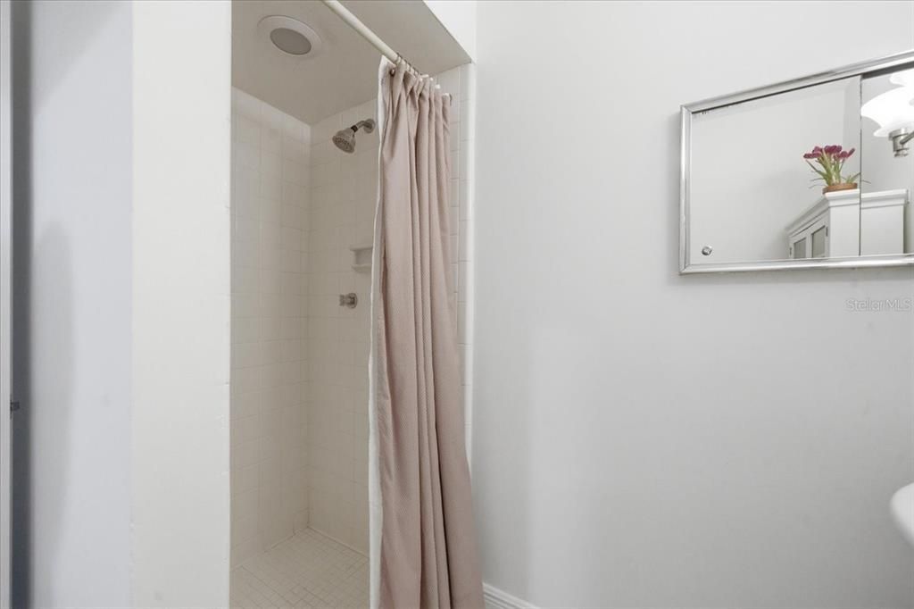 Activo con contrato: $850,000 (4 camas, 3 baños, 3081 Pies cuadrados)