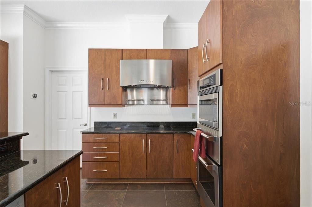 Activo con contrato: $850,000 (4 camas, 3 baños, 3081 Pies cuadrados)