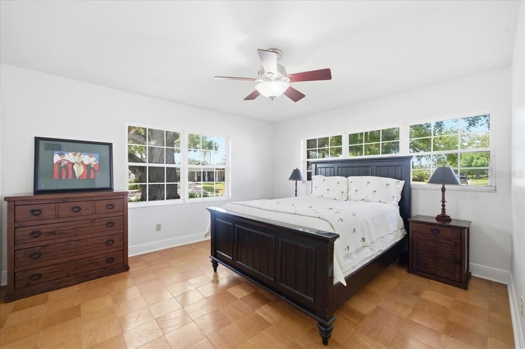 Activo con contrato: $850,000 (4 camas, 3 baños, 3081 Pies cuadrados)