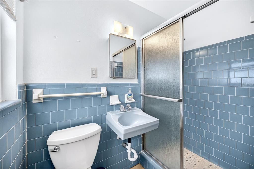 Activo con contrato: $450,000 (3 camas, 2 baños, 1662 Pies cuadrados)