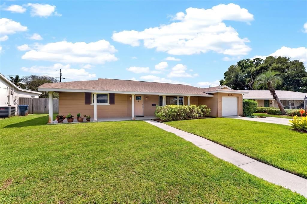 Activo con contrato: $450,000 (3 camas, 2 baños, 1662 Pies cuadrados)
