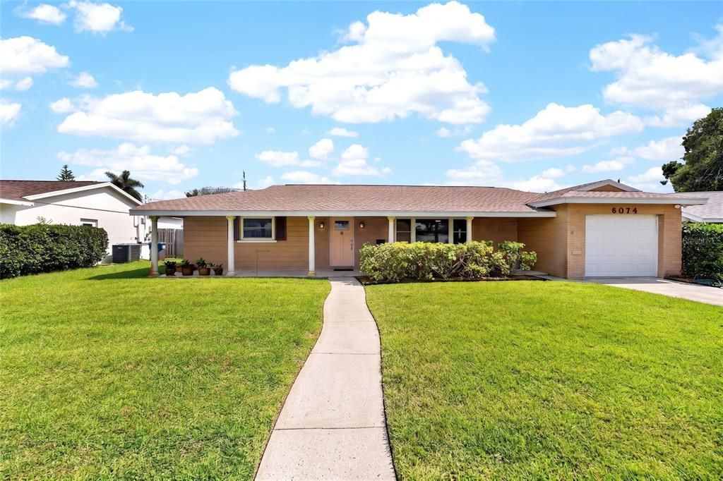 Activo con contrato: $450,000 (3 camas, 2 baños, 1662 Pies cuadrados)