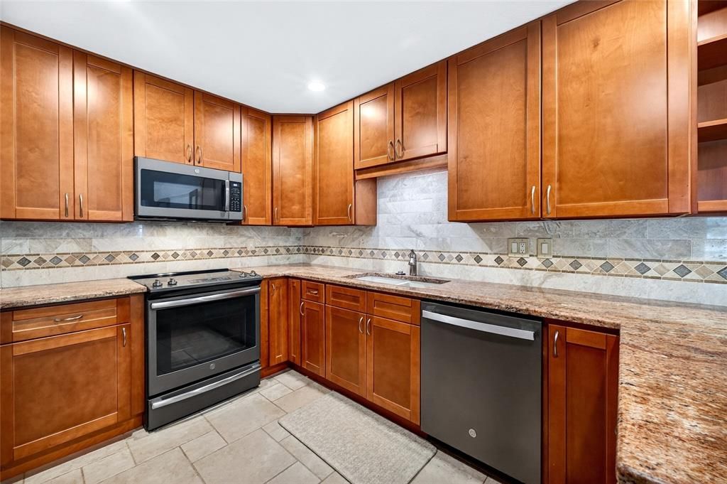 Activo con contrato: $450,000 (3 camas, 2 baños, 1662 Pies cuadrados)